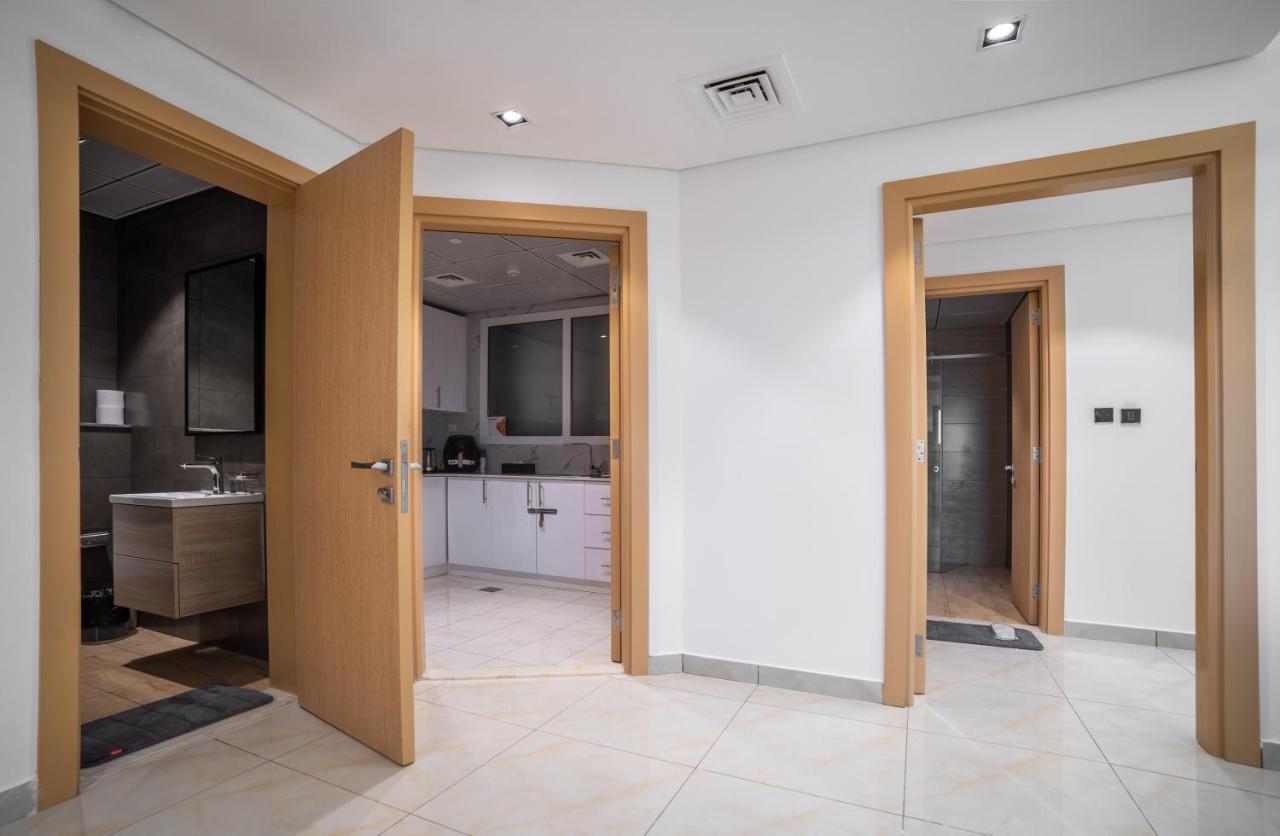 Sky View Tower Apartments Dubai Exterior photo