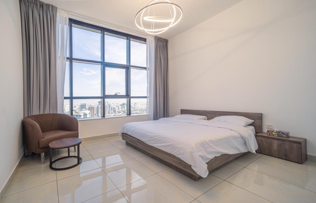Sky View Tower Apartments Dubai Exterior photo